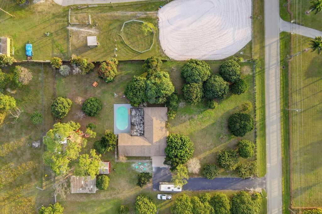 Ananda Farmhouse And Retreat. Lake Worth Beach Exterior foto